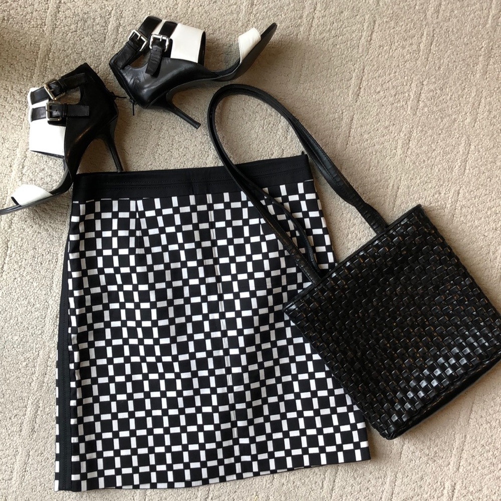 WHBM like new black white check skirt